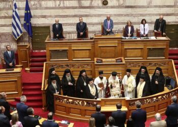Βουλή: Ξεκίνησε η νέα κοινοβουλευτική περίοδος μετά τον καθιερωμένο αγιασμό – Η παραίνεση του Αρχιεπισκόπου προς τους βουλευτές
