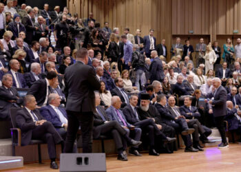 Το παρασκήνιο στο Ωδείο: Το μήνυμα Μητσοτάκη, η άδεια καρέκλα του Σαμαρά και τα πηγαδάκια που άναψαν φωτιές