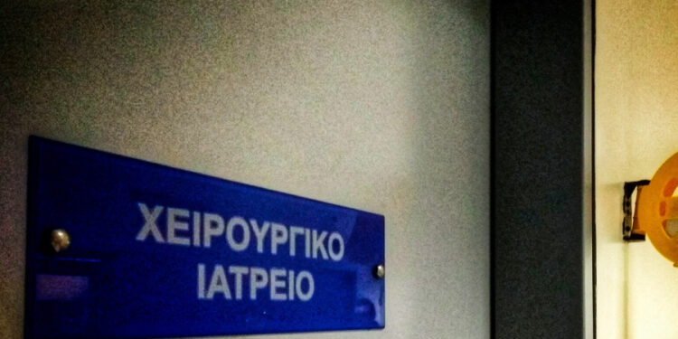 Αδιανόητη περιπέτεια για 30χρονη: Πλαστικός χειρουργός τετραγώνισε το στήθος της – Δείτε βίντεο