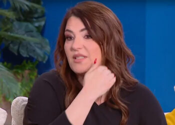 Κατερίνα Ζαρίφη: «Η ηλικία μου δεν με φρενάρει ούτε να φοράω αρβύλες, ούτε να πηγαίνω σε συναυλία του Σωκράτη Μάλαμα»